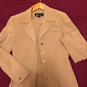 Ladies Pant Suit, Almost New